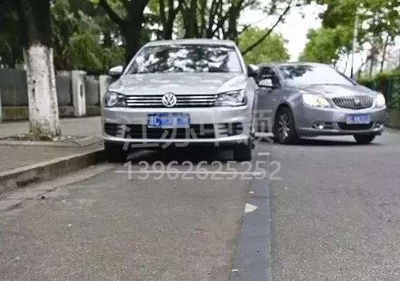 車停在車位也被貼處罰單子？交通警察：這三種停車方式也算違規(guī)！